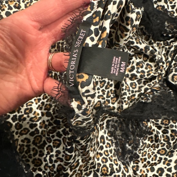 Victoria’s Secret Lingerie Cheetah Print Size Medium - Picture 2 of 3
